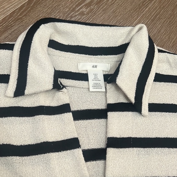 H&M Top with Collar - Picture 4 of 9